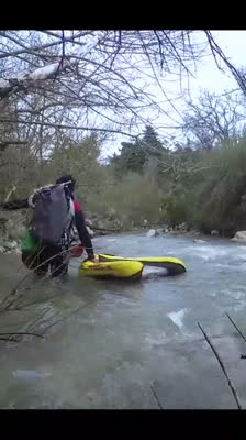 Igor D'India börjar nedstigningen av Oreto-floden i Palermo · The Raftmakers: Avsnitt 4