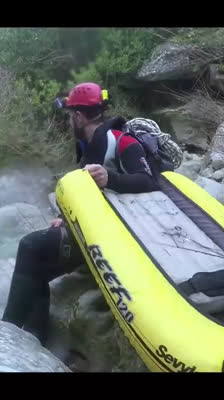 Igor D'India övervinner hinder på Oreto-floden i Palermo · The Raftmakers: Avsnitt 4