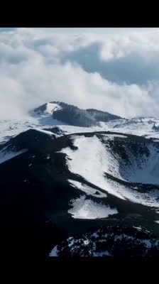 Wadeck Gorak nähert sich dem Ätna und erlebt seine Kraft und Schönheit · Facing Nature