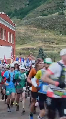 Kevin Davis stellt sich dem Hard Rock 100 Ultramarathon und seinen extremen Herausforderungen: A Few Steps Further