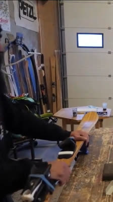 Herstellung von Ausrüstung für Sand-Skilauf · A Desert Skiing Epic