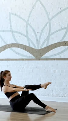 Audrey Geller lærer børn at finde bådpositionen og aktivere kernen: Yoga for Kids Level 3