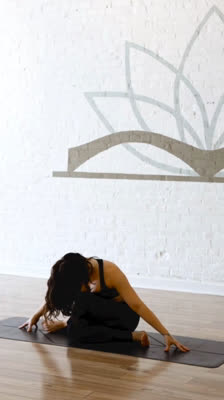 Snørebåndsposition i børneyoga med Audrey Geller · Yoga for Kids Level 1