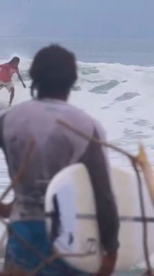 Barndom og læring af at surfe i Pavones: Locals of Pavones