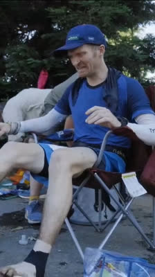 Justins team arbejder sammen for at støtte ham, og hvert medlem spiller en afgørende rolle - Chasing 400