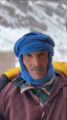 Hauni, Matthias og Said når toppen og nyder en imponerende udsigt - The Last Continent