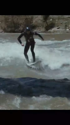 Surf con éxito en Afganistán con Afridun Amu · Unsurfed Afghanistan