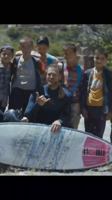 El poder del surf para cambiar vidas en Afganistán · Unsurfed Afghanistan