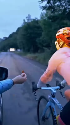 Affronter un défi physique difficile à vélo Natalia Mastrota · Nat to the Summit