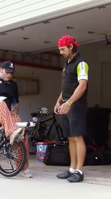 Dominic Hill begleitet einen im Irak verletzten Veteranen auf seiner Tandem-Radtour durch die USA · Take a Seat