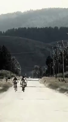 Dominic Hill kuljettaa nuorta naista, jolla on CP-vamma, tandempyörämatkallaan Yhdysvalloissa · Take a Seat