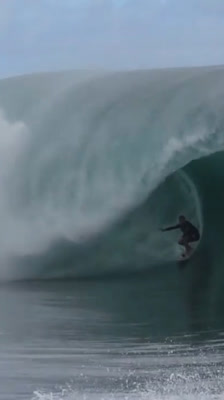 Code Red Tahiti: La admiración por los surfistas en el mayor swell de Teahupoo