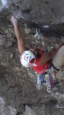 Caroline Ciavaldini en la escalada tradicional en el Reino Unido · Odyssey