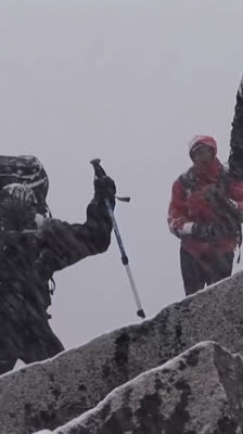 El ascenso al Campamento 2 y las dificultades técnicas en el Ama Dablam: Ama Dablam – Beyond The Void