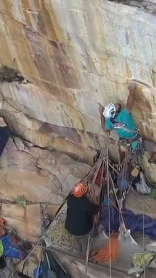 Últimos metros hacia la cumbre con Nicolas Favresse, Sean Villanueva y Stéphane Hanssens · Wolfgang Climbing Team