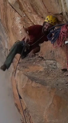 Llegada a la cima y celebración final con Nicolas Favresse, Sean Villanueva y Stéphane Hanssens · Wolfgang Climbing Team