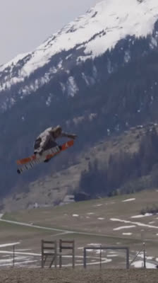 McRae Williams, Laurent de Martin y Alex Chabod demuestran sus habilidades en el esquí freestyle · Pleasure