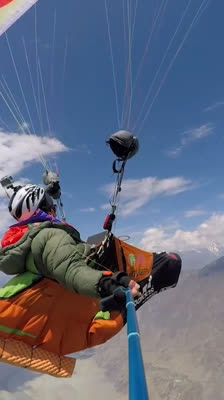 Antoine Girard explique l’utilisation des thermiques en parapente dans le Karakoram · Flying to 8000 Metres