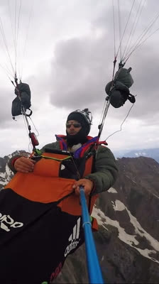 Antoine Girard llega en parapente a Karimabad: Flying to 8000 Metres