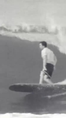 Les meilleurs surfeurs du monde dans une aventure mondiale de surf extrême · A Paradigm Shift