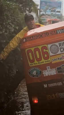 Problèmes mécaniques en rickshaw avec Ric Gazarian et Keith King: Hit The Road: Inde