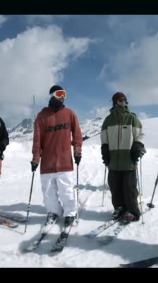 Group freestyle skiing in Méribel with Julien Poirot, Sam Favret, Guillaume Sbrava and Tom Barnier · Hangout