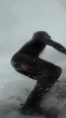 Surf en la ola Gasoline del río Tajo en Portugal · Gasoline