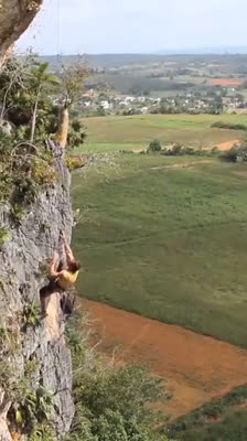 Climbing risks in Cuba with Nina Caprez, Mélissa Le Nevé, Mike Fuselier, Enzo Oddo, Cédric Lachat and Seb Boussogne · Rockin' Cuba