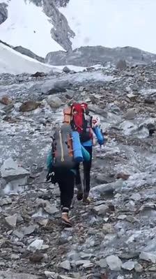 Primer día del segundo intento de ascensión al Kunyang Chhish East en el Karakórum con Hansjörg Auer, Matthias Auer y Simon Anthamatten · First Ascent