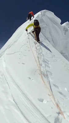 Cima del Kunyang Chhish East en el Karakórum con Hansjörg Auer, Matthias Auer y Simon Anthamatten · First Ascent
