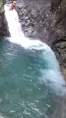 Comienza el descenso del Cañón Malishan en Taiwán con el equipo de barranquismo · Malishan