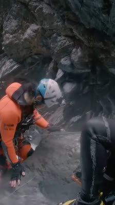 El equipo de barranquismo acelera el descenso en el Cañón Malishan para evitar una inundación en Taiwán · Malishan