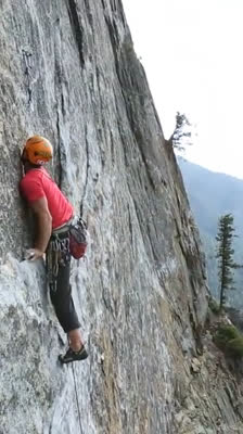 El viaje de Jeremy Collins por el mundo con las cenizas de Johnny: Drawn