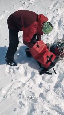 L’Atelier A team studies the Chamousset ledge to dismantle it safely