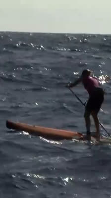 Stand Up Paddle journey in Hawaii: Morgan Hoesterey and Jenny Kalmbach cross the ʻAlenuihāhā Channel · Destination 3 Degrees