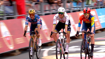 Unexpected finale at Amstel 2025: Skjelmose beats Pogacar and Evenepoel in a thrilling sprint - Full race with French commentary