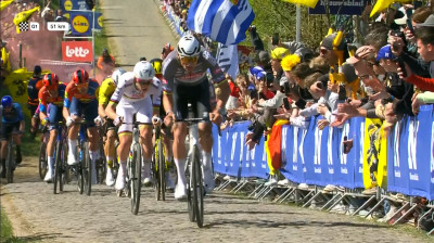 Tour of Flanders 2025 PART 3 | Double Oude Kwaremont + Paterberg + Interviews (Km 80–Finish) English Commentary