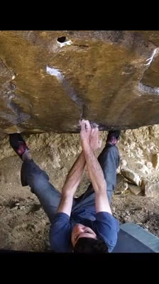 Bouldering i wspinaczka w Aragonii (Hiszpania) z chwytem dwupalcowym · Uncharted Lines