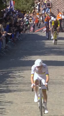 POGACAR ROMPE FLANDES | Van der Poel EXPLOTA en el Kwaremont - Momento decisivo 2025