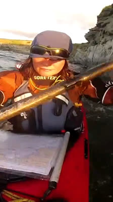 Sarah Outen y Justine Curgenven exploran la naturaleza salvaje de las Islas Aleutianas (Alaska) en una expedición extrema en kayak · Kayaking the Aleutians