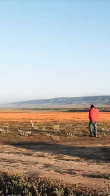 La libertad de viajar en moto por el desierto con Kurt Caselli: Control, velocidad y conexión con el terreno - What !F