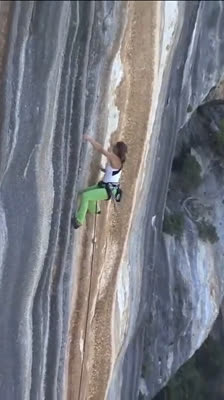 Martina Čufar and Mariona Martí reach the summit in Gorges du Verdon sport climbing · The Fanatic Search 2