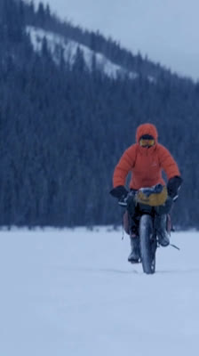 Ben Page reflexiona sobre la soledad y el viaje en solitario en bicicleta por el Ártico canadiense · The Frozen Road