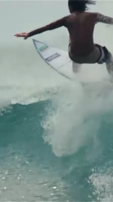 Surf y maniobras sobre olas gigantes con Chris Dennis · Chris Dennis - Between Worlds