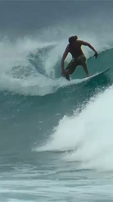 Chris Dennis demuestra su técnica en el surf de olas grandes · Chris Dennis - Between Worlds