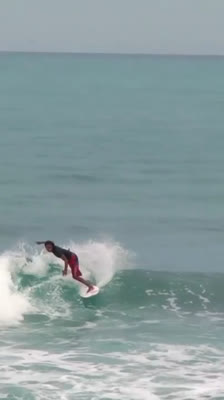 Chris Dennis analiza las dificultades económicas del surf profesional · Chris Dennis - Between Worlds