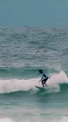 Chris Dennis compite en el Rio Surf Pro International de surf · Chris Dennis - Between Worlds