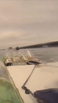 Ken Campbell og kajakkekspedisjonen med en båt av plastflasker i Puget Sound om plastforurensning · Message in a Plastic Bottle