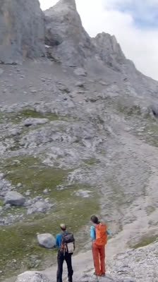 Nina Caprez og Cédric Lachat presenterer Orbayu-ruten, en spektakulær klatrerute i Picos de Europa · Orbayu