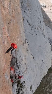 Cédric Lachat møter vanskeligheter etter flere fall på Orbayu-ruten i Picos de Europa · Orbayu